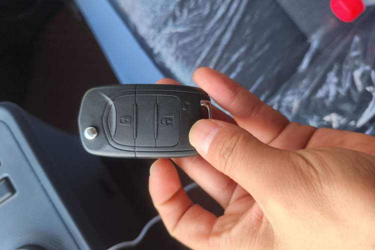 Used Yufeng Gold Warehouse 2025 Model Value Edition, 42.3 kWh Interior 1