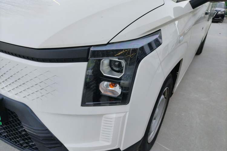 Used Yufeng Gold Warehouse 2025 Model Value Edition, 42.3 kWh Left Front Headlight