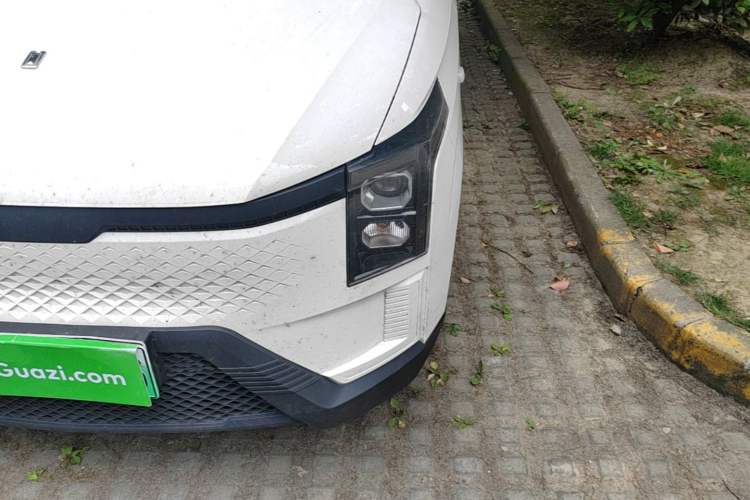 Used Yufeng Gold Warehouse 2025 Model PLUS Bus Version, First-Class Cabin Left Front Headlight
