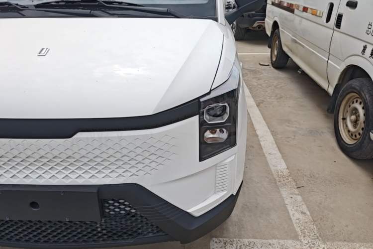 Used Yufeng Gold Warehouse 2025 Model PLUS Value Edition, 42.3 kWh Left Front Headlight
