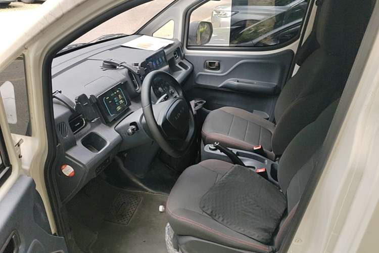 Used Yufeng Gold Warehouse 2025 Model PLUS Bus Version, First-Class Cabin Left Front Seat
