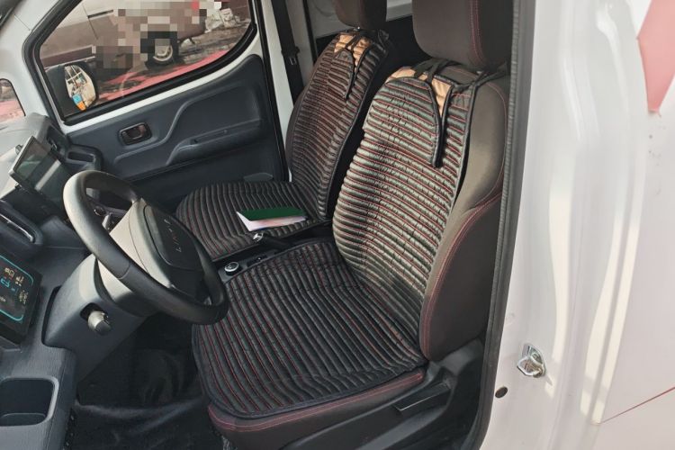 Used Yufeng Gold Warehouse 2025 Model Bus Version with Slow Charger Left Front Seat