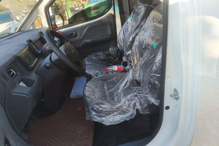 Used Yufeng Gold Warehouse 2025 Model Value Edition, 42.3 kWh Left Front Seat