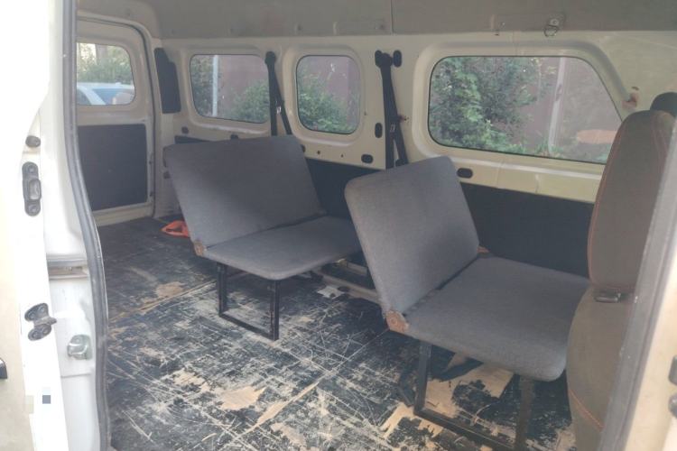 Used Yufeng Gold Warehouse 2025 Model Bus Version with Slow Charger Left Rear Seat