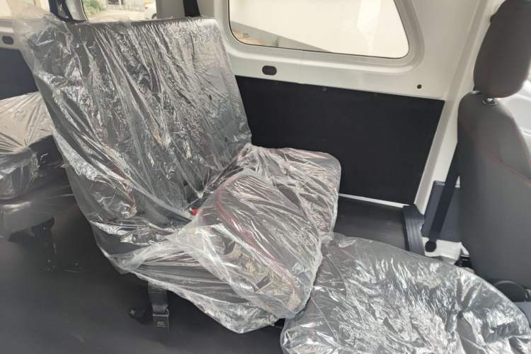 Used Yufeng Gold Warehouse 2025 Model Refreshed Version, First-Class Cabin Left Rear Seat
