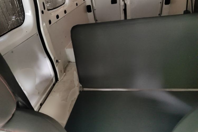 Used Yufeng Gold Warehouse 2025 Model PLUS Bus Version, First-Class Cabin Left Rear Seat