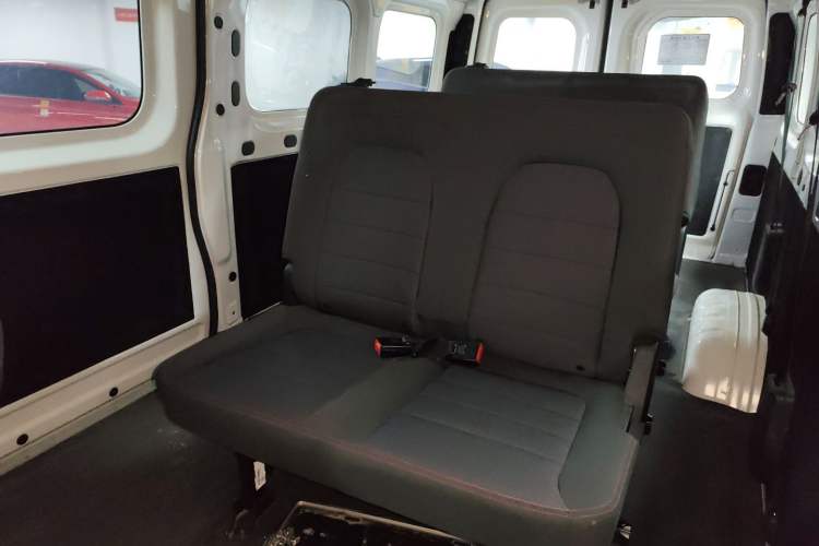 Used Yufeng Gold Warehouse 2025 Model PLUS Bus Version, First-Class Cabin Left Rear Seat
