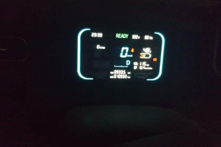 Used Yufeng Gold Warehouse 2025 Model Value Edition, 42.3 kWh Odometer Close Up