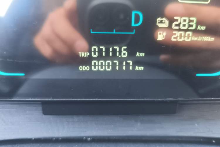 Used Yufeng Gold Warehouse 2025 Model Value Edition, 42.3 kWh Odometer Close Up