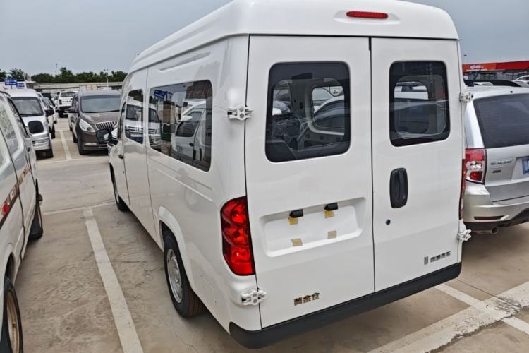 Used Yufeng Gold Warehouse 2025 Model PLUS Value Edition, 42.3 kWh Rear Left 45 Deg