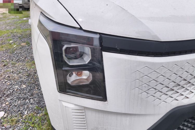 Used Yufeng Gold Warehouse 2025 Model Value Edition, 42.3 kWh Right Front Headlight