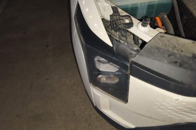Used Yufeng Gold Warehouse 2025 Model Value Edition, 42.3 kWh Right Front Headlight