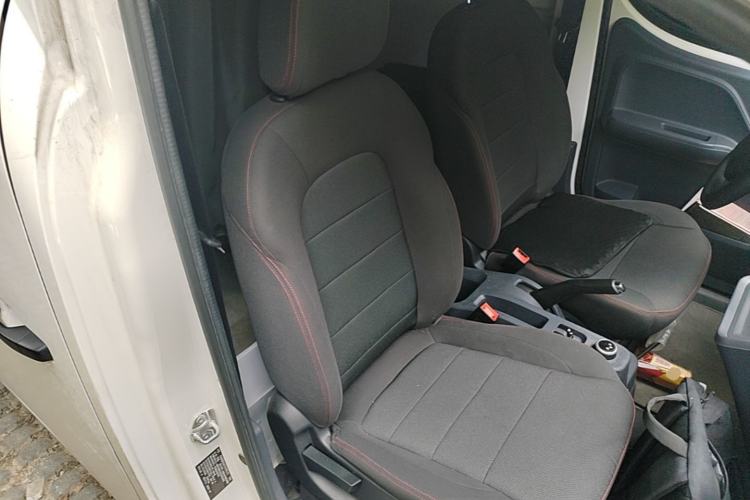 Used Yufeng Gold Warehouse 2025 Model PLUS Bus Version, First-Class Cabin Right Front Seat