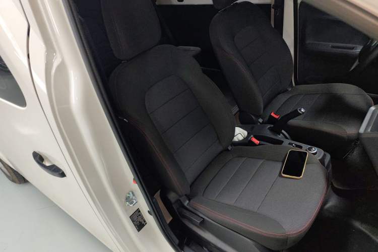 Used Yufeng Gold Warehouse 2025 Model PLUS Bus Version, First-Class Cabin Right Front Seat