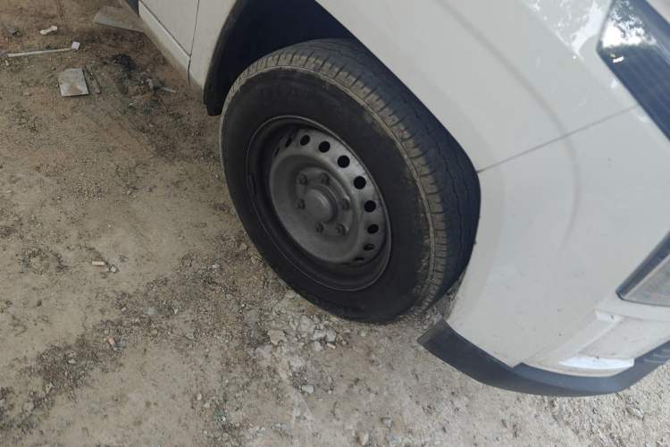 Used Yufeng Gold Warehouse 2025 Model Value Edition, 42.3 kWh Right Front Wheel Hub