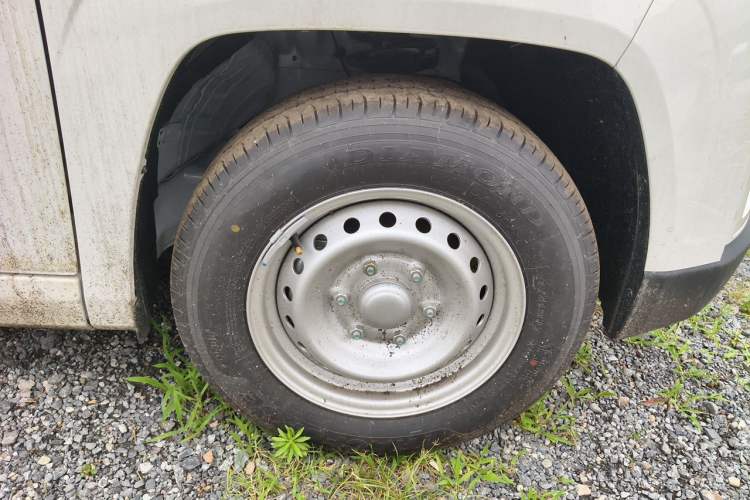 Used Yufeng Gold Warehouse 2025 Model Value Edition, 42.3 kWh Right Front Wheel Hub