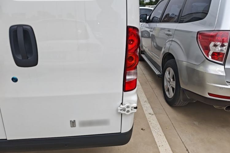 Used Yufeng Gold Warehouse 2025 Model PLUS Value Edition, 42.3 kWh Right Rear Taillight
