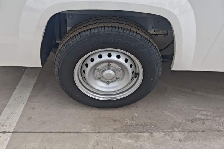 Used Yufeng Gold Warehouse 2025 Model PLUS Value Edition, 42.3 kWh Right Rear Wheel Hub