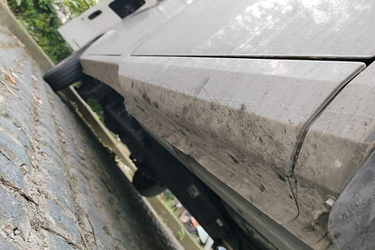 Used Yufeng Gold Warehouse 2025 Model PLUS Bus Version, First-Class Cabin Right Side Sill