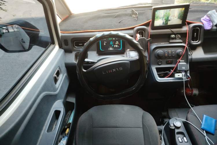 Used Yufeng Gold Warehouse 2025 Model Bus Version with Slow Charger Steering Wheel