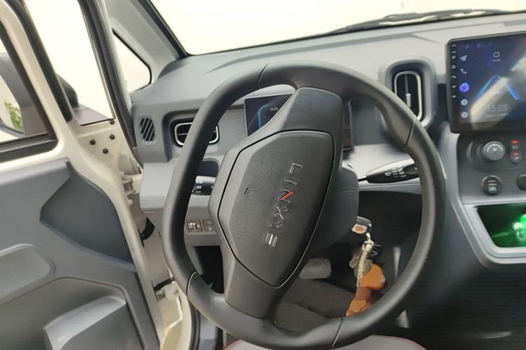 Used Yufeng Gold Warehouse 2025 Model Refreshed Version, First-Class Cabin Steering Wheel