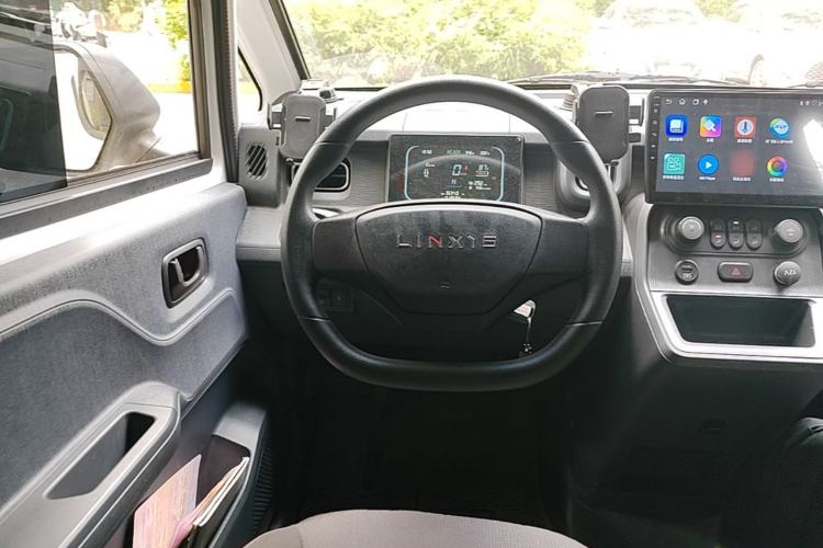 Used Yufeng Gold Warehouse 2025 Model PLUS Bus Version, First-Class Cabin Steering Wheel