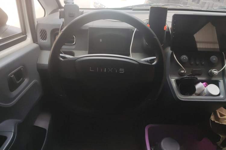 Used Yufeng Gold Warehouse 2025 Model Bus Version with Slow Charger Steering Wheel
