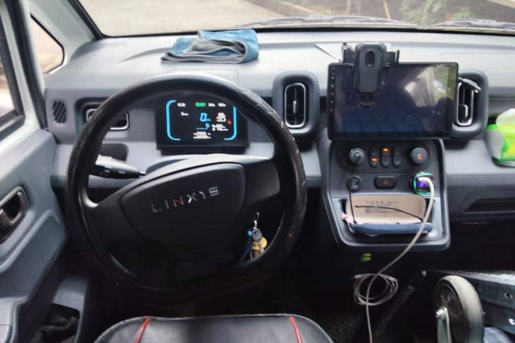 Used Yufeng Gold Warehouse 2025 Model Bus Version with Slow Charger Steering Wheel
