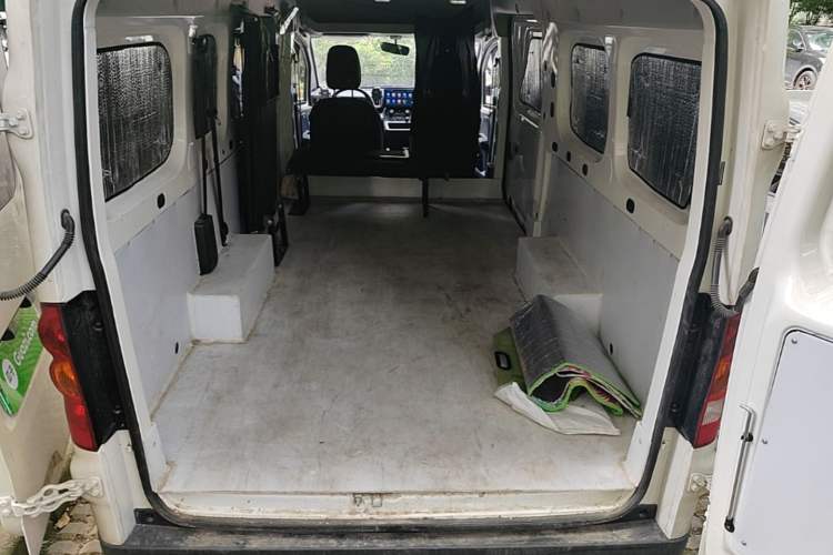 Used Yufeng Gold Warehouse 2025 Model PLUS Bus Version, First-Class Cabin Trunk