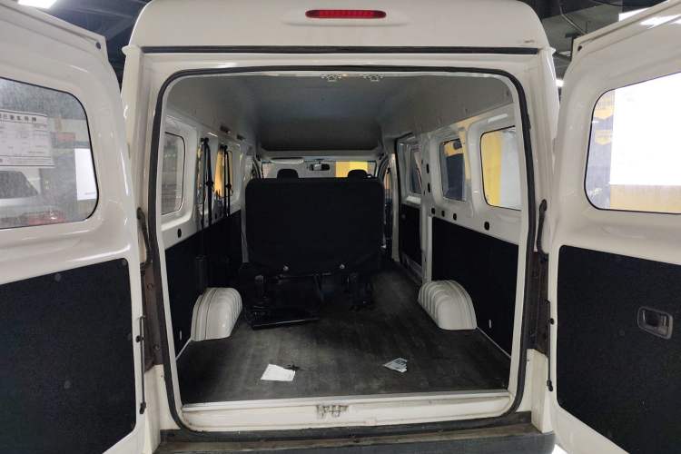 Used Yufeng Gold Warehouse 2025 Model PLUS Bus Version, First-Class Cabin Trunk