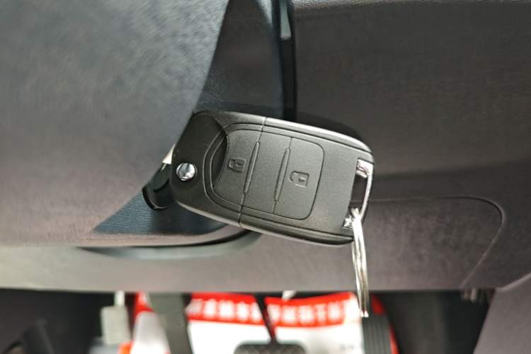 Used Yufeng Gold Warehouse 2025 Model PLUS Value Edition, 42.3 kWh Vehicle Key
