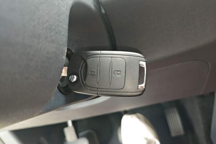 Used Yufeng Gold Warehouse 2025 Model PLUS Value Edition, 42.3 kWh Vehicle Key