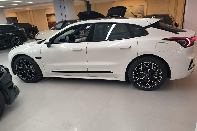 Used Zeekr 001 2025 WE Edition 100 kWh Rear-Wheel Drive Left Side