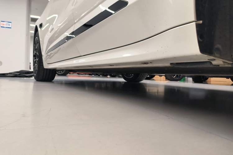 Used Zeekr 001 2025 WE Edition 100 kWh Rear-Wheel Drive Left Side Sill