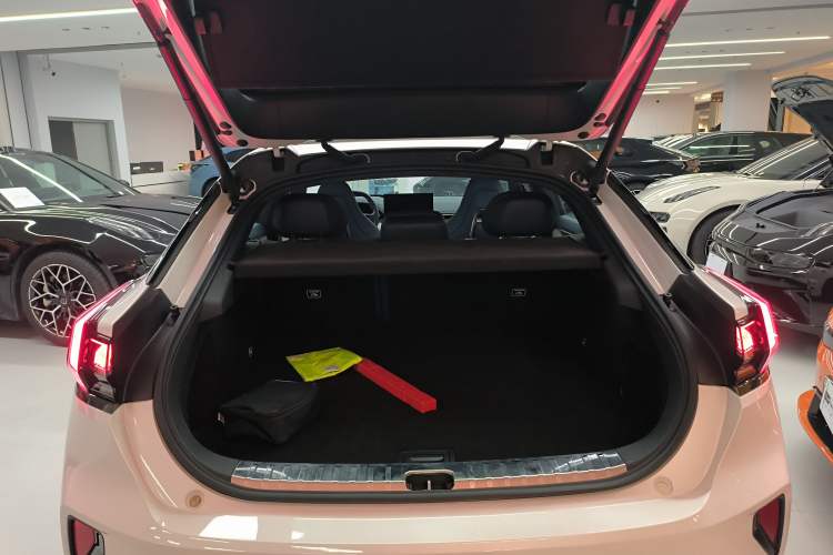 Used Zeekr 001 2025 WE Edition 100 kWh Rear-Wheel Drive Trunk