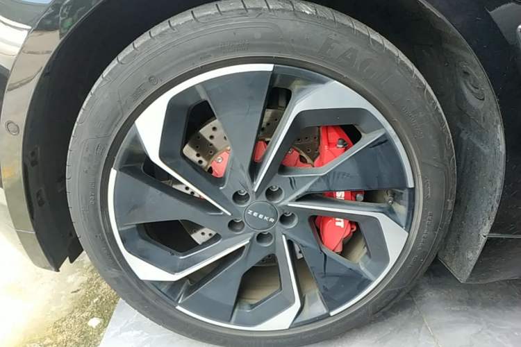 Used Zeekr 001 2021 Long-Range Dual-Motor WE Edition Left Front Wheel Hub