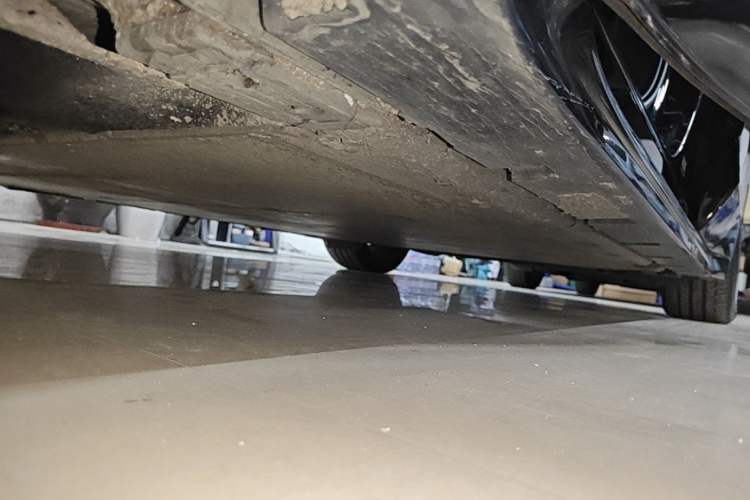 Used Zeekr 001 2021 Ultra-Long Range Dual-Motor YOU Version Left Side Sill