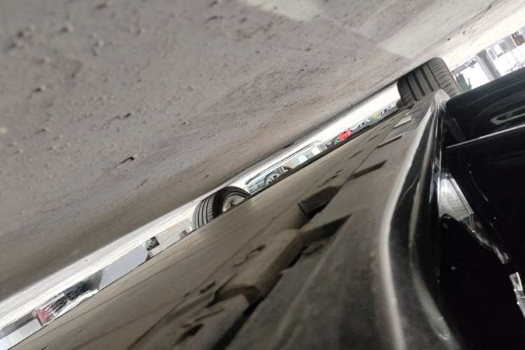 Used Zeekr 001 2021 Ultra-Long Range Dual-Motor YOU Version Left Side Sill