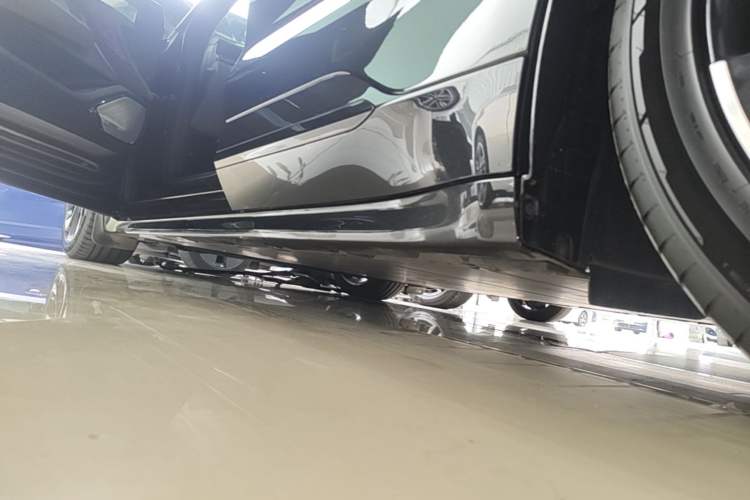 Used Zeekr 001 2021 Ultra-Long Range Dual-Motor YOU Version Left Side Sill