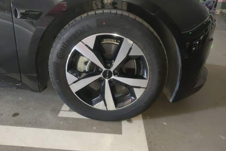 Used Zeekr 001 2021 Ultra-Long Range Single-Motor WE Edition Right Front Wheel Hub