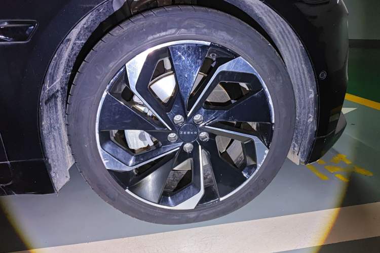 Used Zeekr 001 2021 Ultra-Long Range Single-Motor WE Edition Right Front Wheel Hub