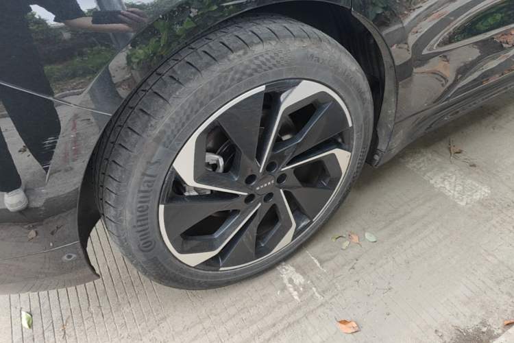 Used Zeekr 001 2021 Long-Range Dual-Motor WE Edition Right Rear Wheel Hub
