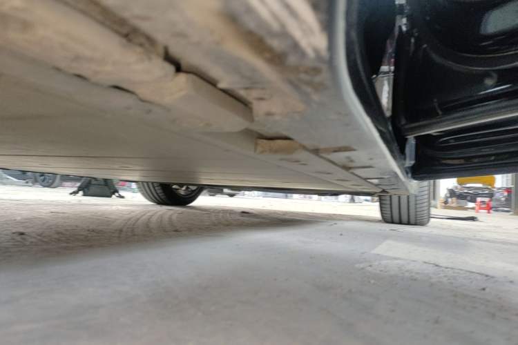 Used Zeekr 001 2021 Ultra-Long Range Dual-Motor YOU Version Right Side Sill