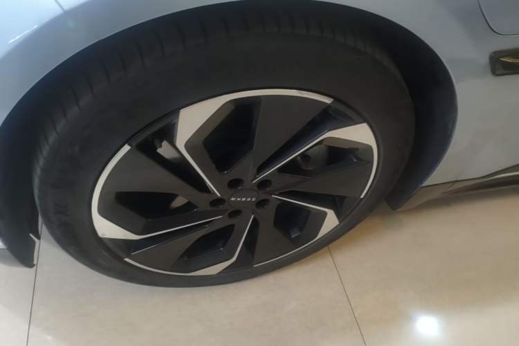 Used Zeekr 001 2021 Ultra-Long Range Single-Motor WE Edition Left Front Wheel Hub