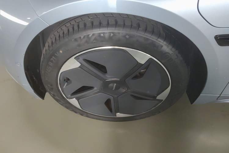 Used Zeekr 001 2021 Ultra-Long Range Single-Motor WE Edition Left Front Wheel Hub
