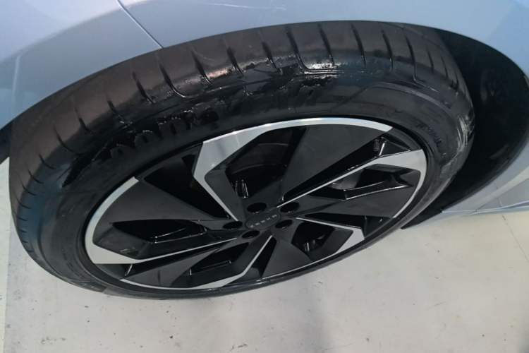 Used Zeekr 001 2021 Ultra-Long Range Single-Motor WE Edition Left Front Wheel Hub