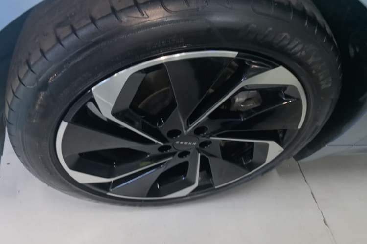 Used Zeekr 001 2021 Ultra-Long Range Single-Motor WE Edition Left Front Wheel Hub