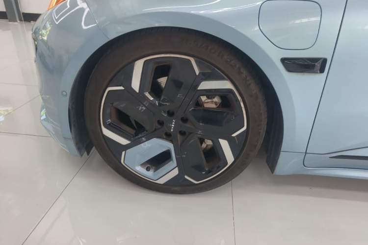 Used Zeekr 001 2021 Long-Range Dual-Motor WE Edition Left Front Wheel Hub