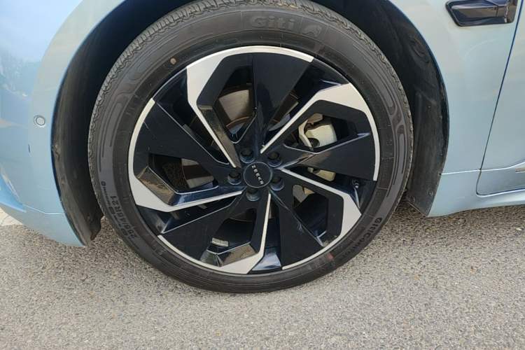 Used Zeekr 001 2021 Ultra-Long Range Single-Motor WE Edition Left Front Wheel Hub