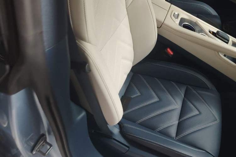 Used Zeekr 001 2021 Ultra-Long Range Dual-Motor YOU Version Right Front Seat